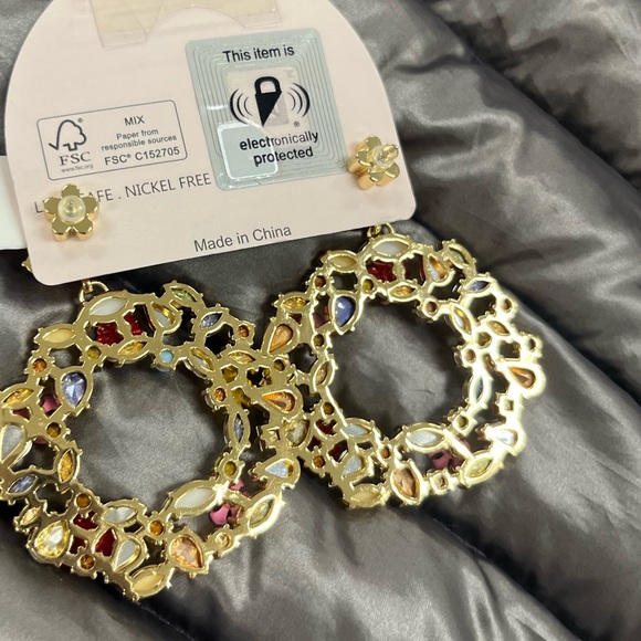 NWT ⚜️🌺⚜️ Piper K Gorgeous Colorful floral hoop earrings - Picture 11 of 12